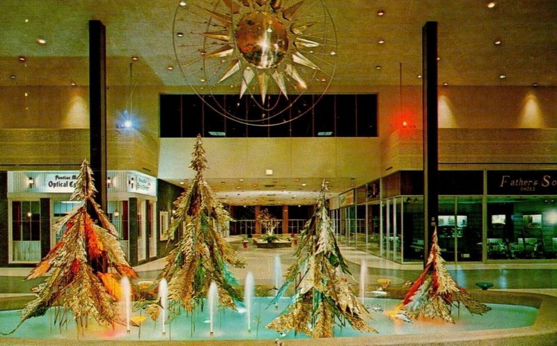 Summit Place Mall (Pontiac Mall) - Vintage Postcard